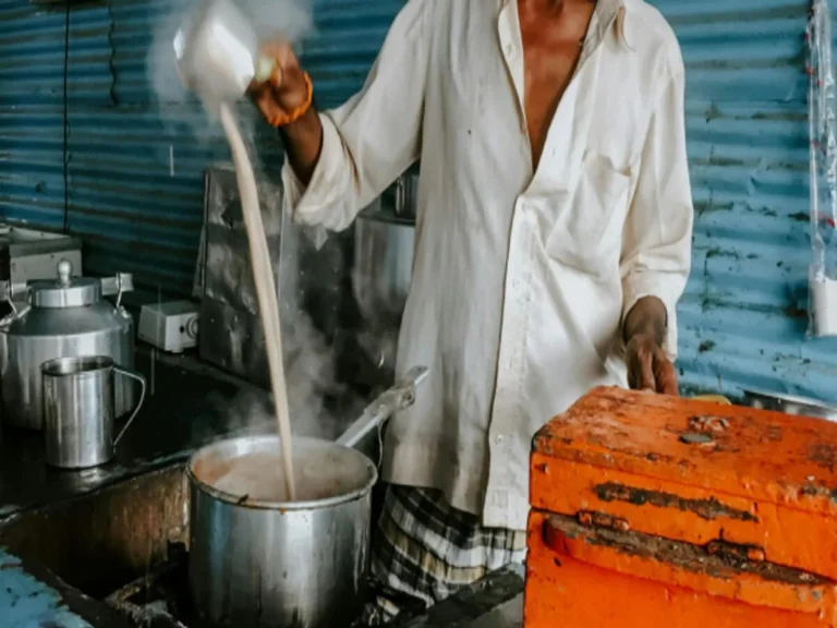 49_crore_notice_to_gujarat_tea_vendor_stunned_to_see_account_transaction_trapped_by_old_customers_1716194034